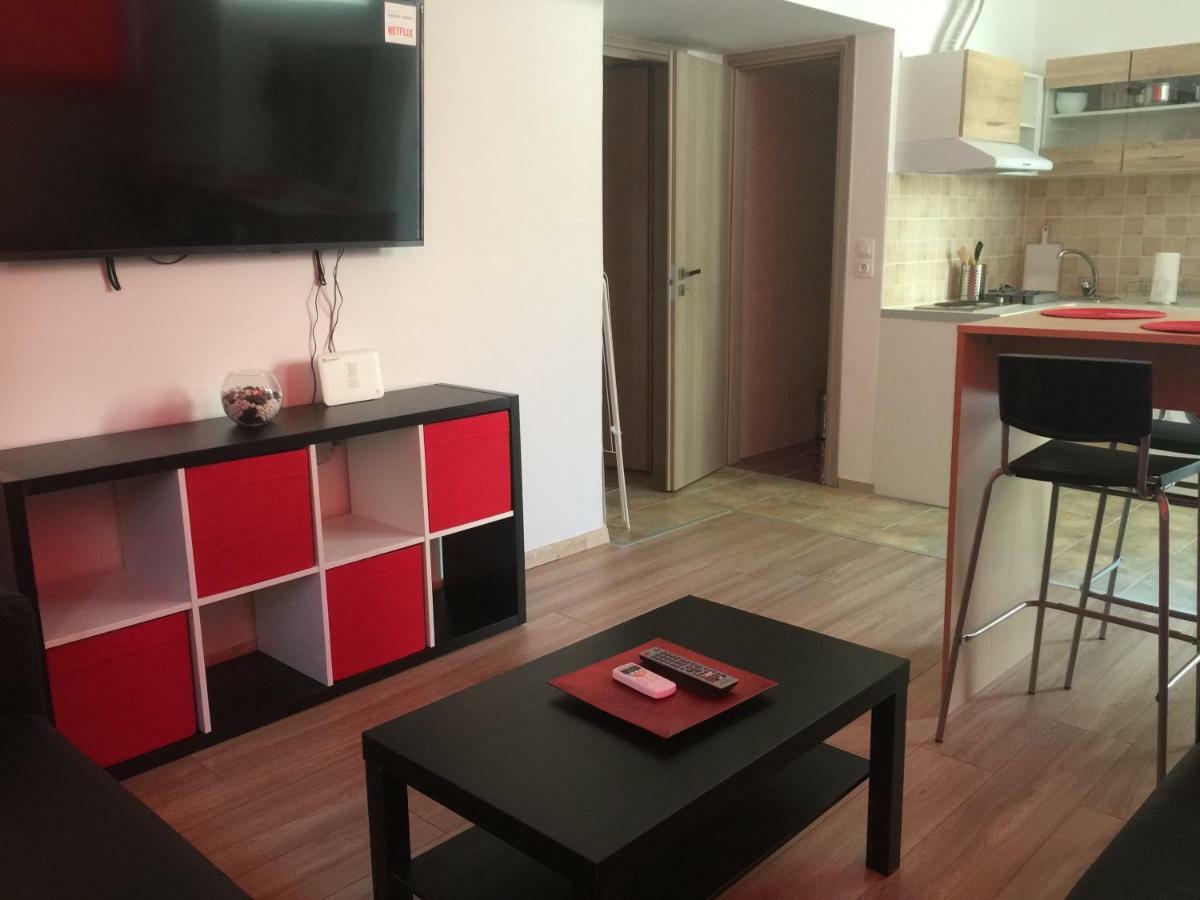 Loutraki Hostel מראה חיצוני תמונה