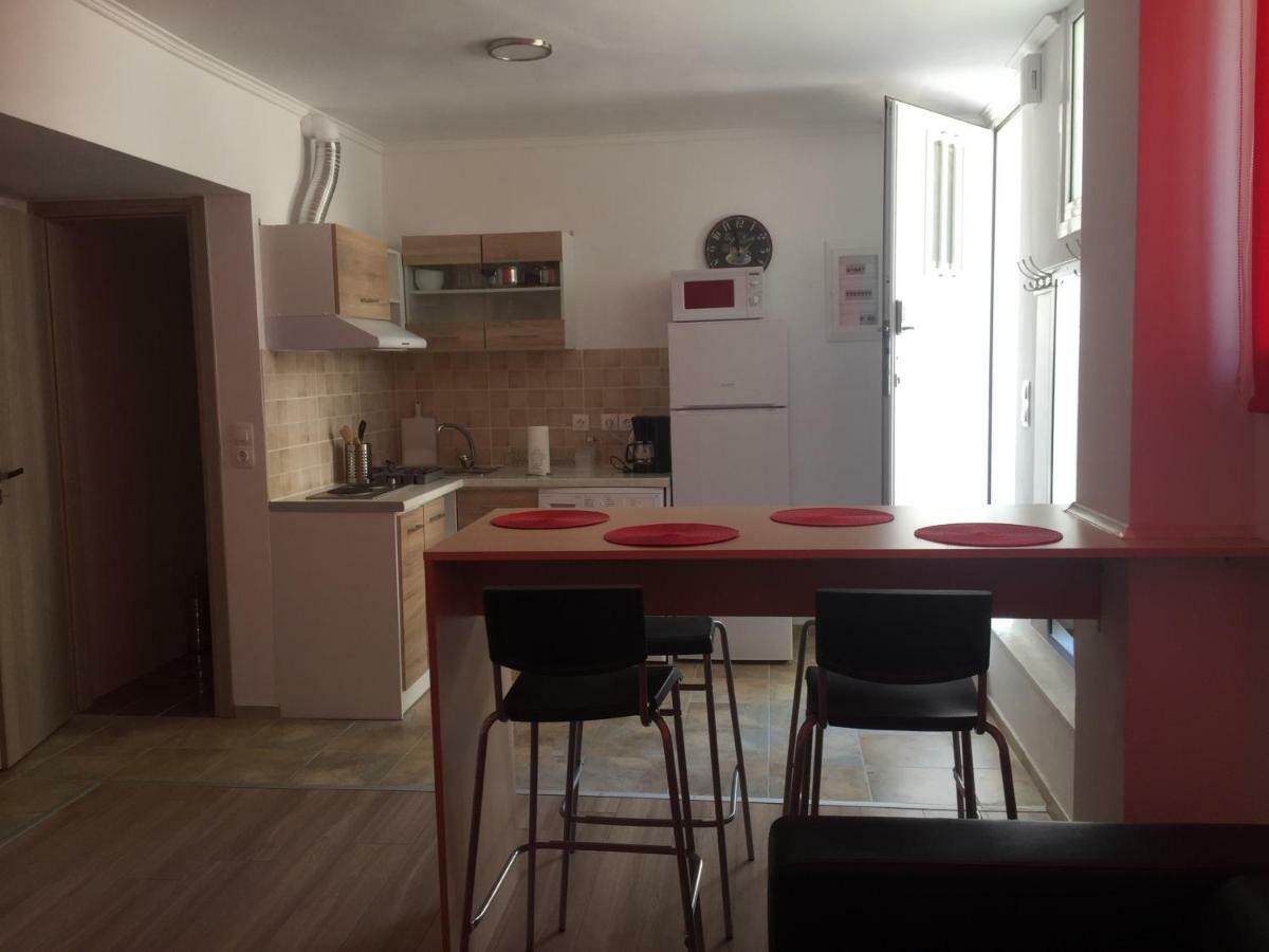 Loutraki Hostel מראה חיצוני תמונה