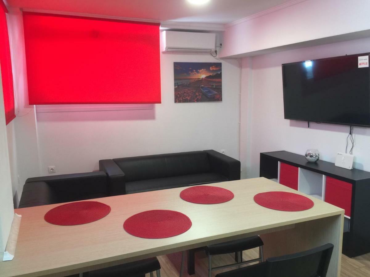 Loutraki Hostel מראה חיצוני תמונה