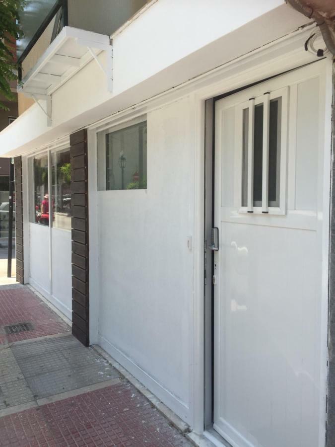 Loutraki Hostel מראה חיצוני תמונה